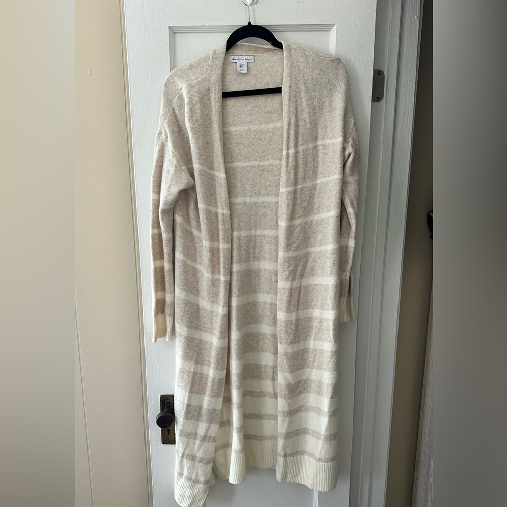 Women’s cream and white cardigan